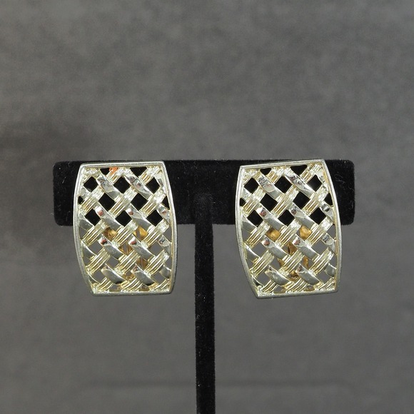 Sarah Coventry Jewelry - Sarah Cov Clip On Earrings Gold Tone Basketweave Lattice Openwork Vintage Estate